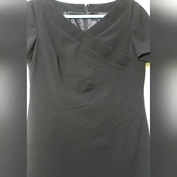 Tahari ruched waist black short sleeve dress size 6P zippered back - Picture 6 of 6